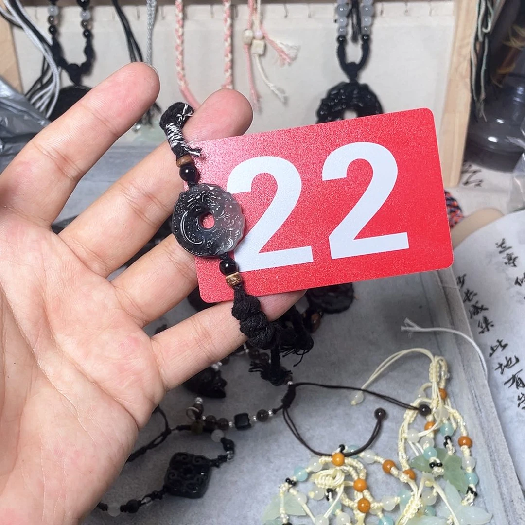 蛇纹石玉颈饰合金