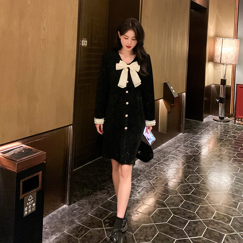 法式洋气显瘦连衣裙女2025秋冬季新款高级感小个子蝴蝶结小黑裙子