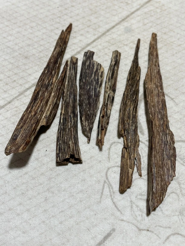 沉香树吊油4.7克，下树20余年，清香干净，花香带甜。