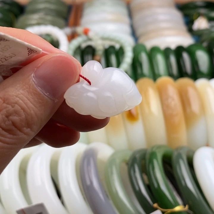 和田玉手镯未镶嵌和田玉羊脂白玉小兔