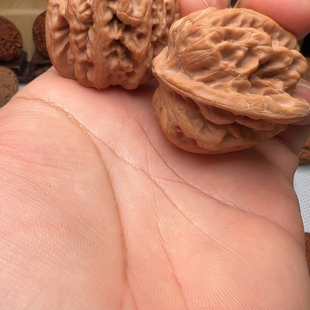 给****文玩核桃把件玉柱