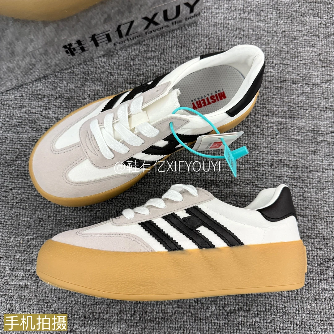 鞋有亿  2025秋冬新款阿甘德训鞋女款白黑色厚底三条杠鞋休闲板鞋