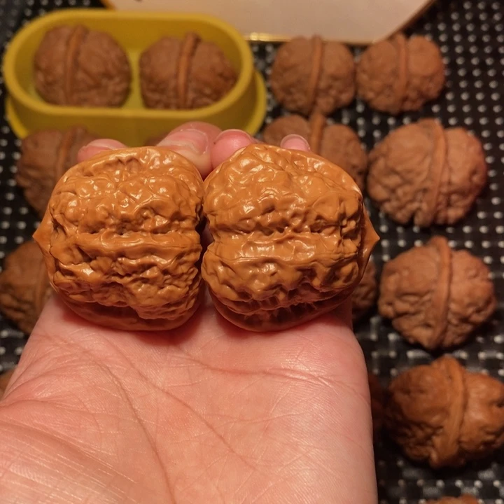 把件文玩核桃鱼籽纹