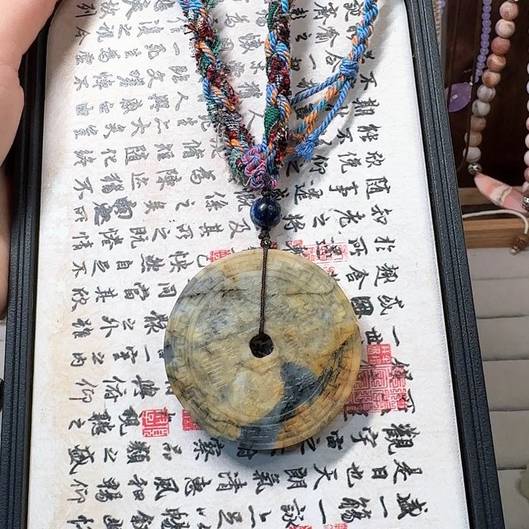 蛇纹石玉合金颈饰地球蓝山鬼