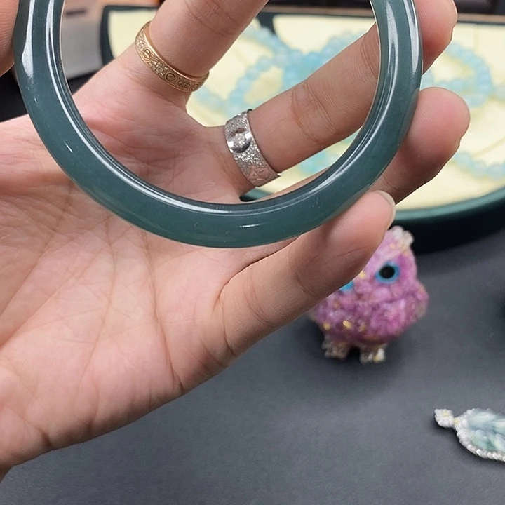 翡翠手镯未镶嵌醒****醒翡翠