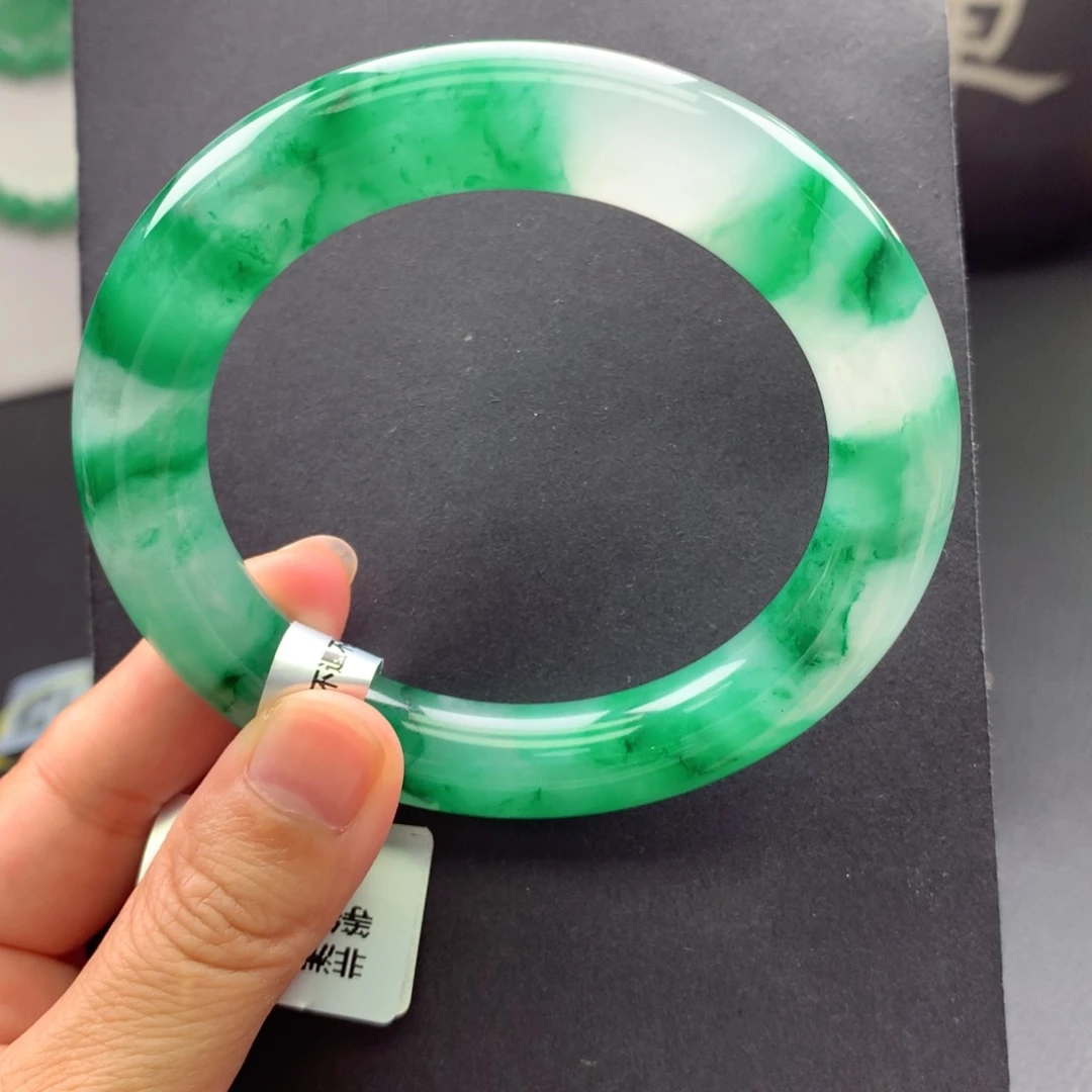 【闪购商品】未镶嵌手镯石英质玉