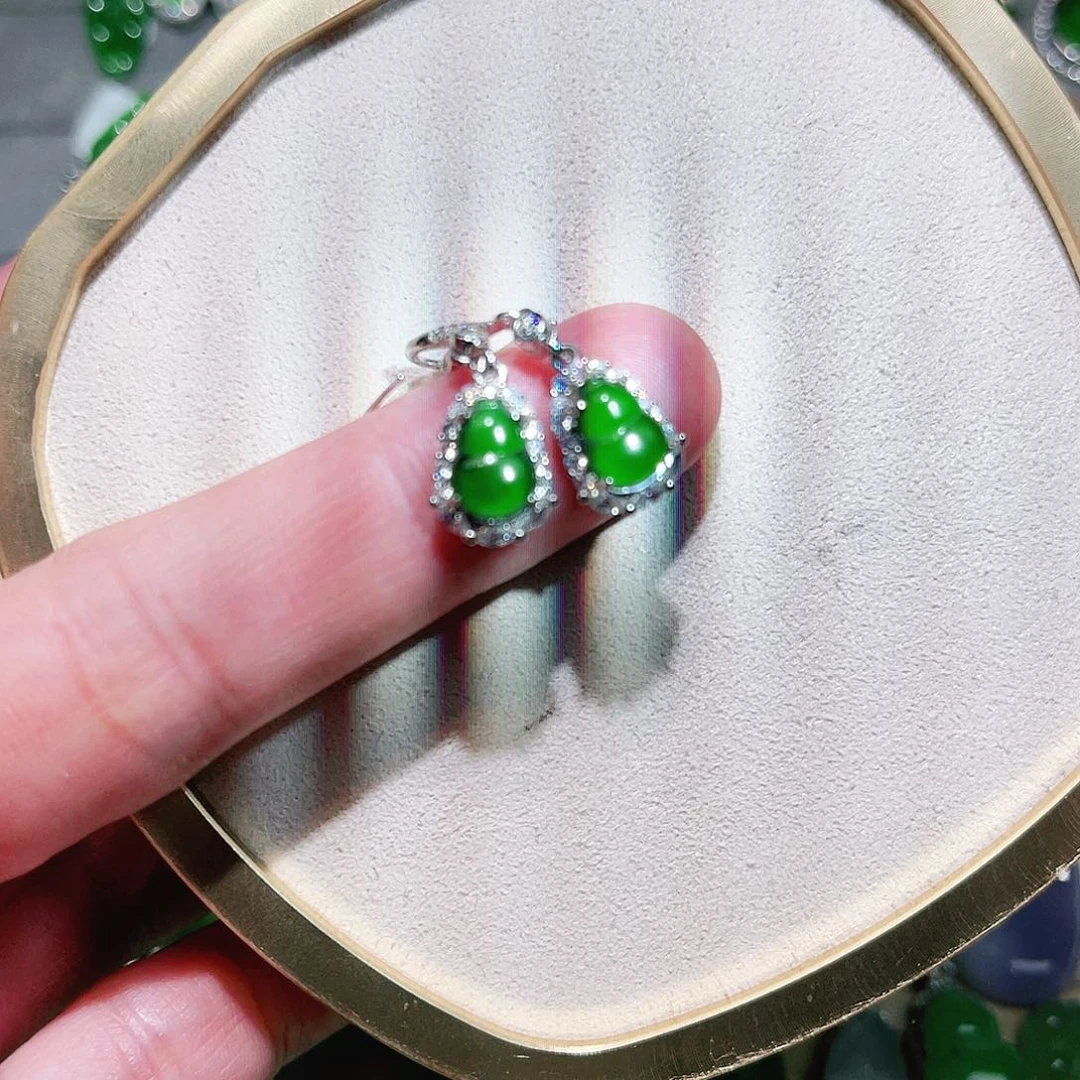 翡翠颈饰未镶嵌亮**妈裸石