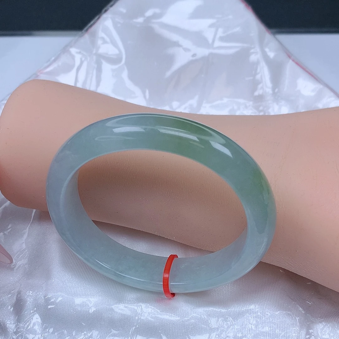 【闪购商品】未镶嵌手镯（贵妃镯）翡翠，52