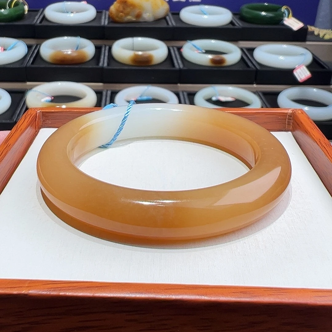 和田玉未镶嵌手镯