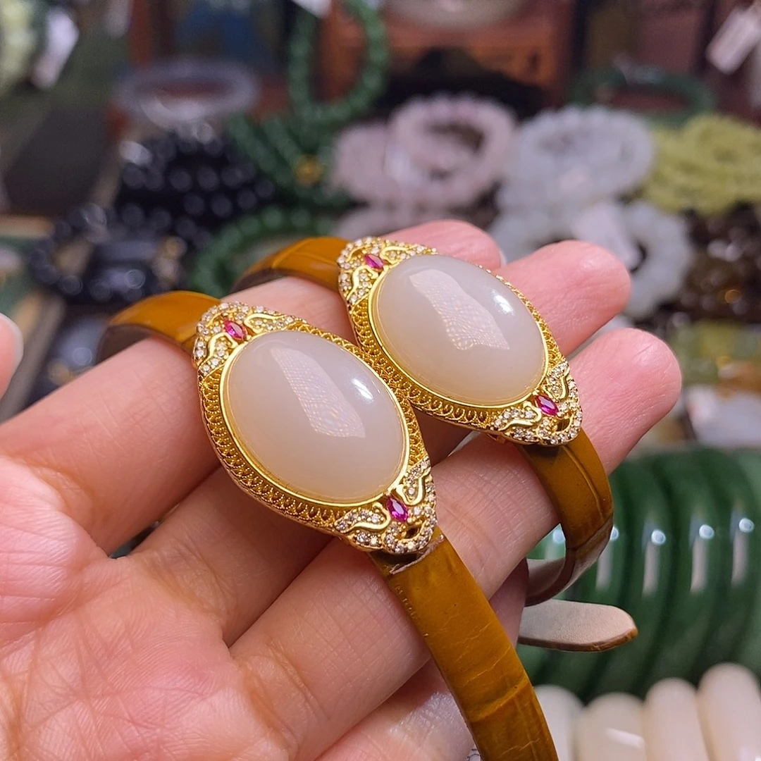 和田玉未镶嵌颈饰早间宠粉价银镶藕粉（发一）