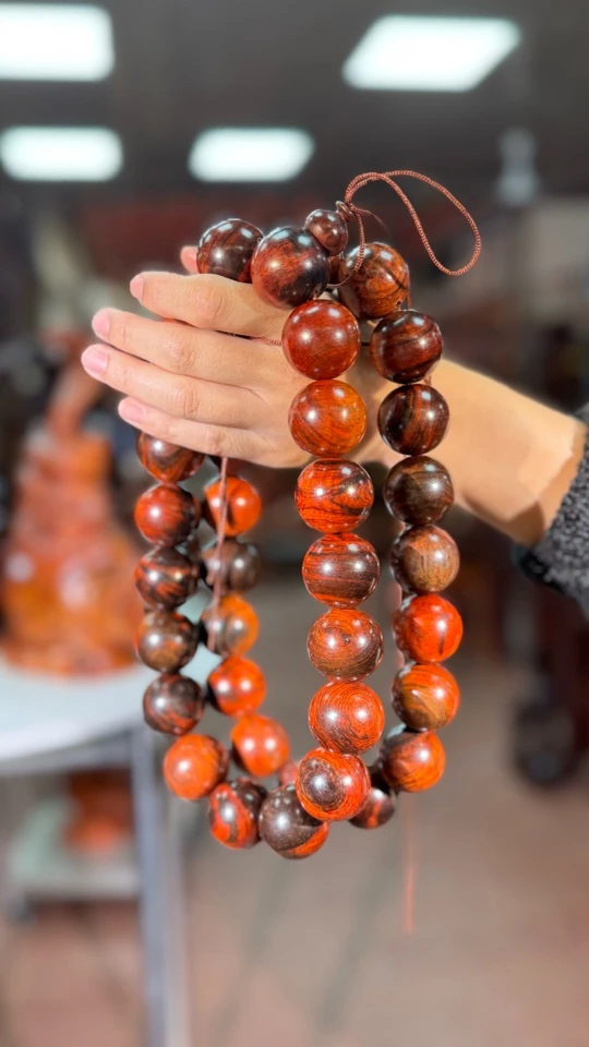 老挝大红酸枝手持3.0手串