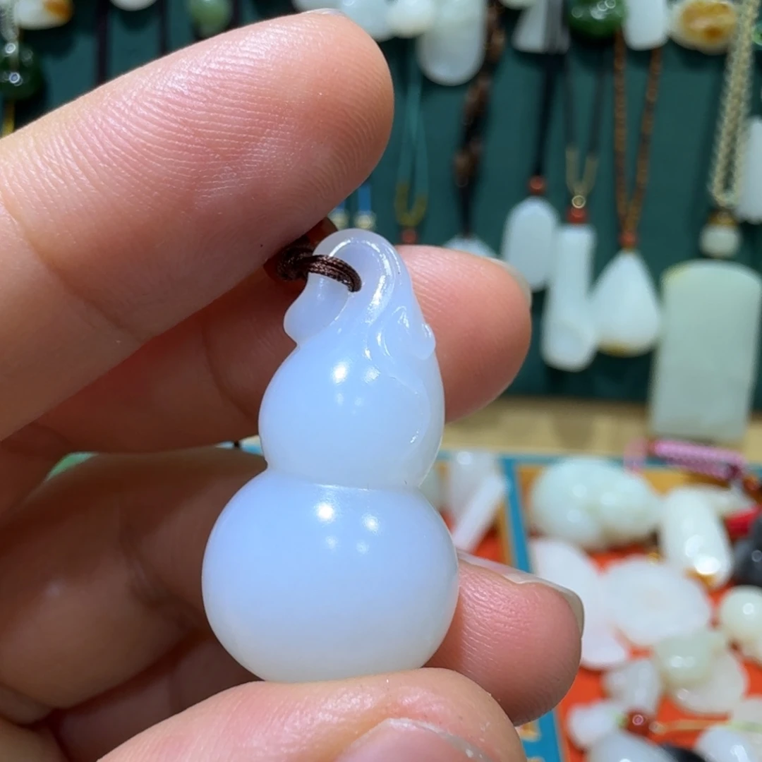 和田玉未镶嵌颈饰葫芦