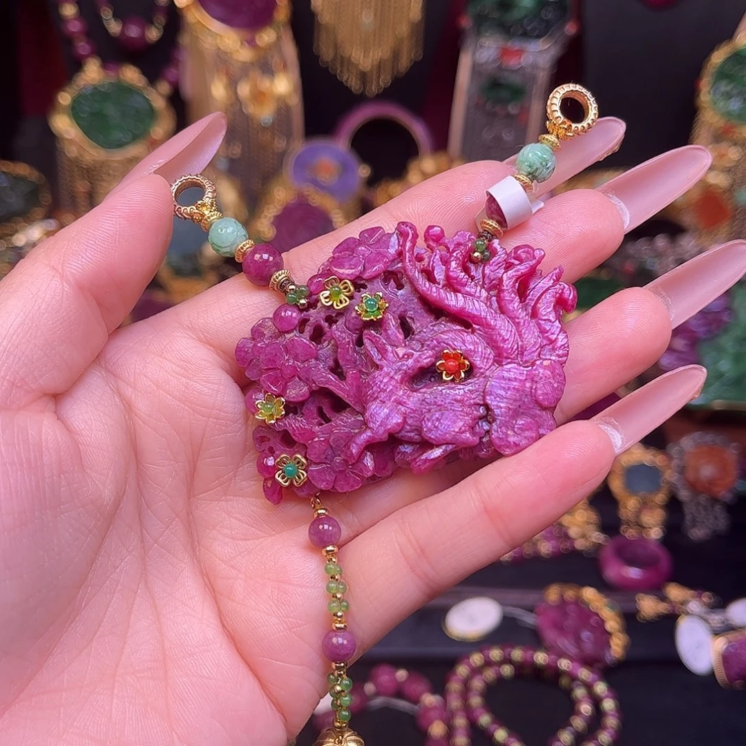 未镶嵌颈饰红宝石