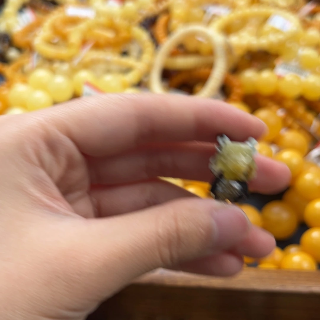 未镶嵌琥珀珠宝奇石