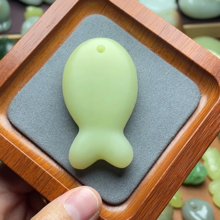 【闪购商品】颈饰未镶嵌和田玉上新高品质黄口油糯黄润大鱼