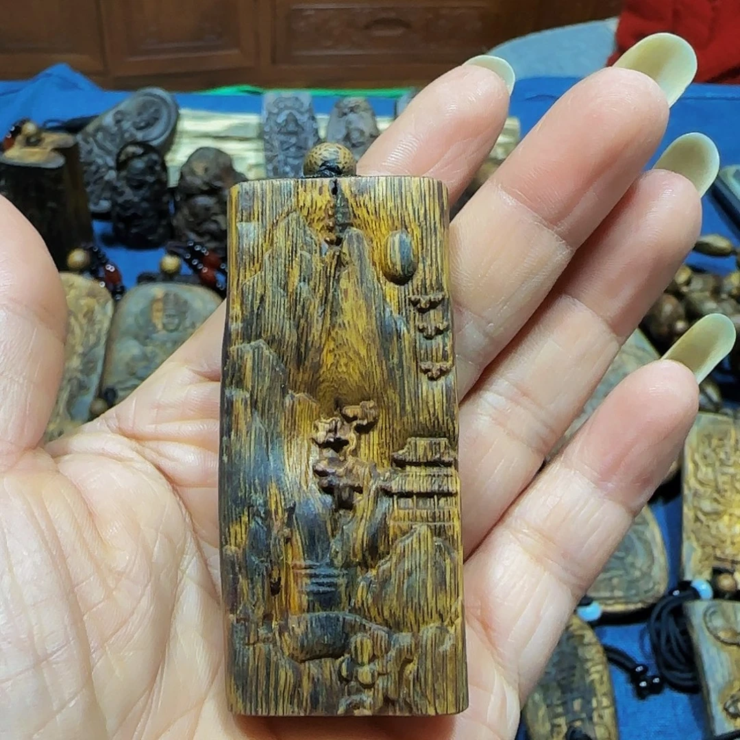 沉香碎屑沉香海南国香白奇金丝油老料山水带绳14.9克