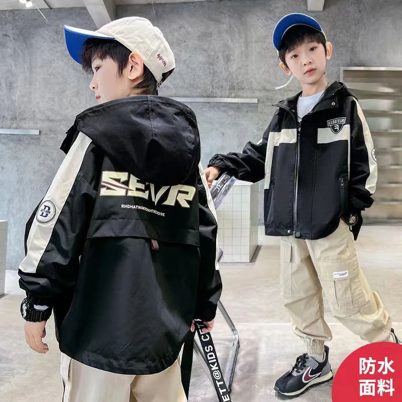 男童外套春秋中大童风衣2025新款冲锋衣男孩上衣潮