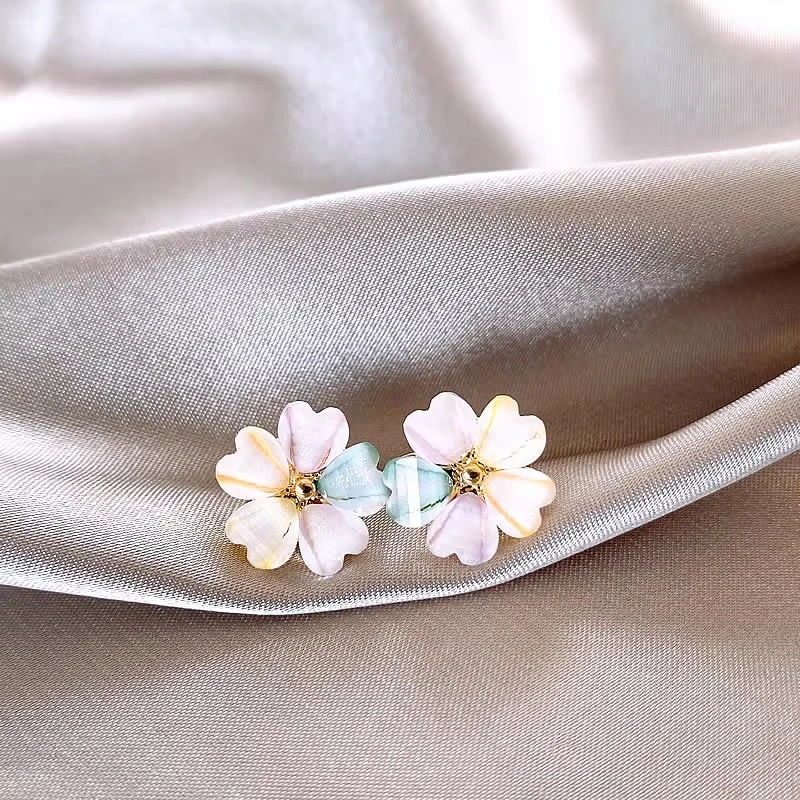 铜合金耳饰 夏季五彩花朵耳钉女高级感耳环气质森系耳饰2025新款