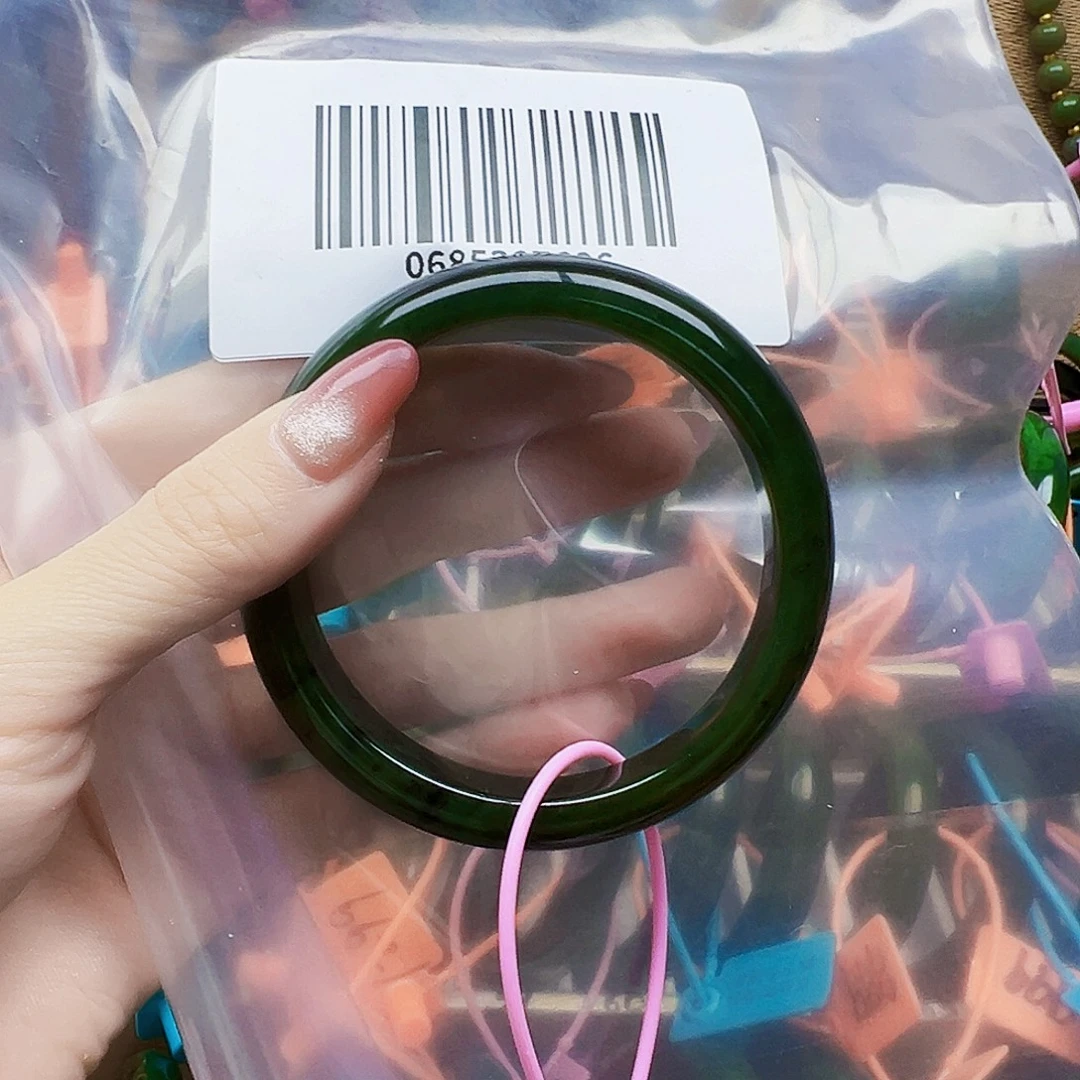 和田玉未镶嵌颈饰包容