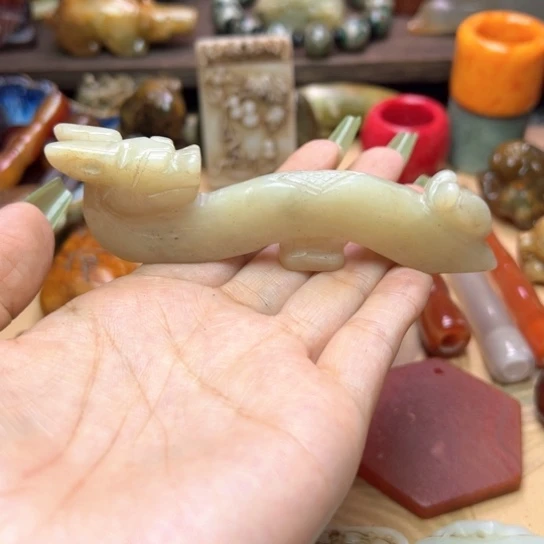 未镶嵌蛇纹石玉颈饰
