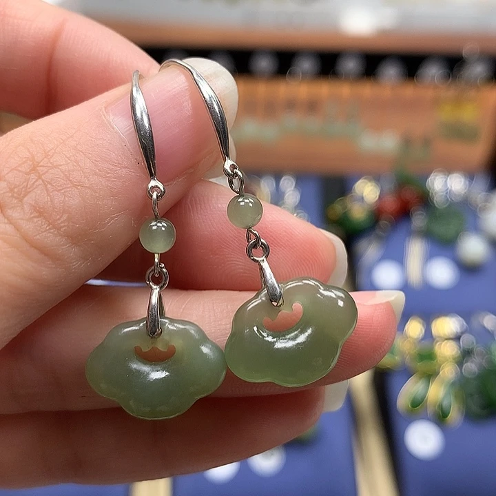 和田玉银S925镶嵌耳饰如意锁湖水绿