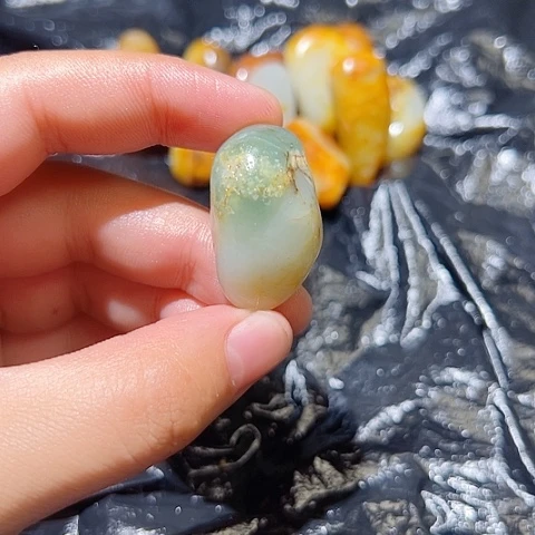 和田玉（糖玉）未镶嵌颈饰14.7克