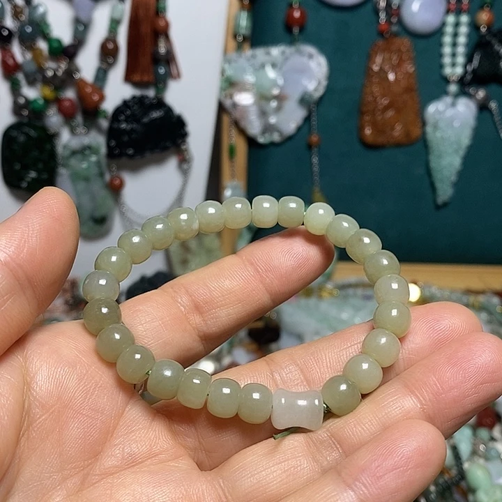 吊坠(赠链)未镶嵌翡翠