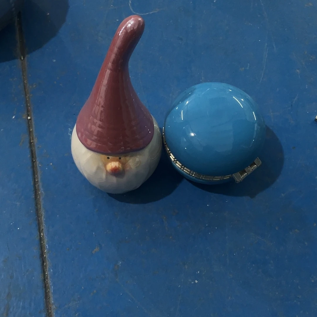 摆件V****n  微瑕。