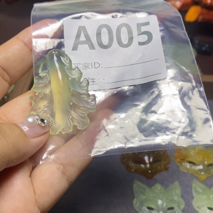 ****冰蛇纹石玉未镶嵌颈饰