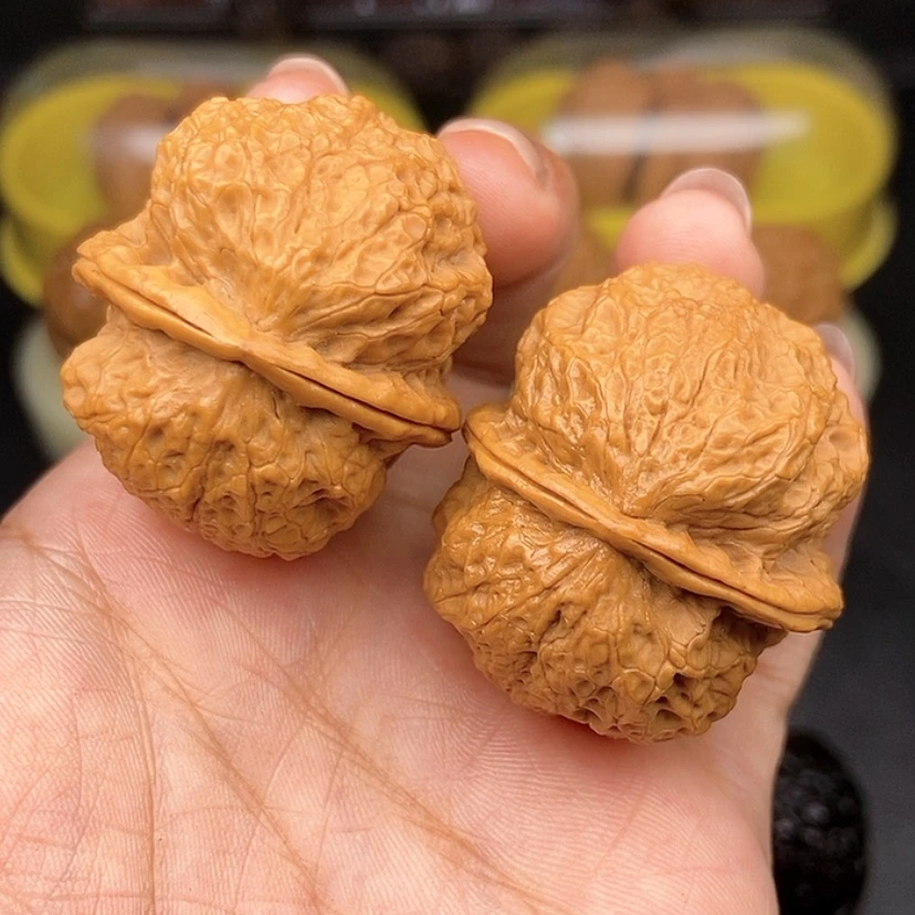 【闪购商品】文玩核桃把件38尺吞天蟒