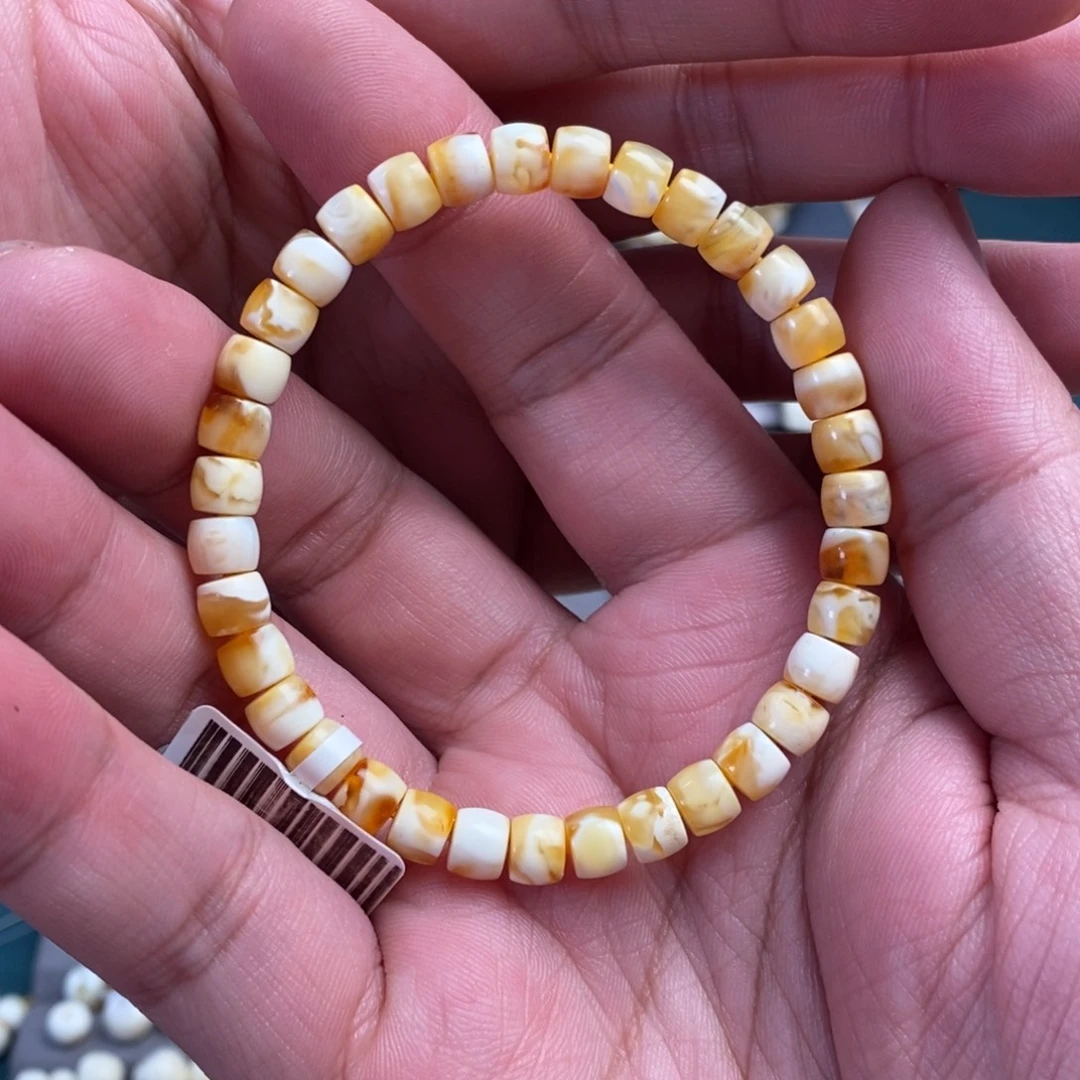 蜜蜡未镶嵌裸石6.6mm