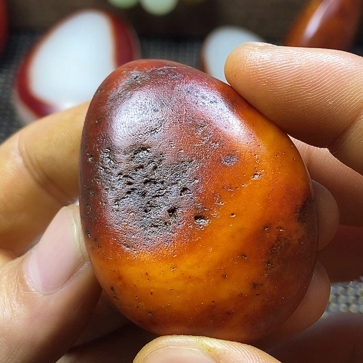 和田玉未镶嵌把件