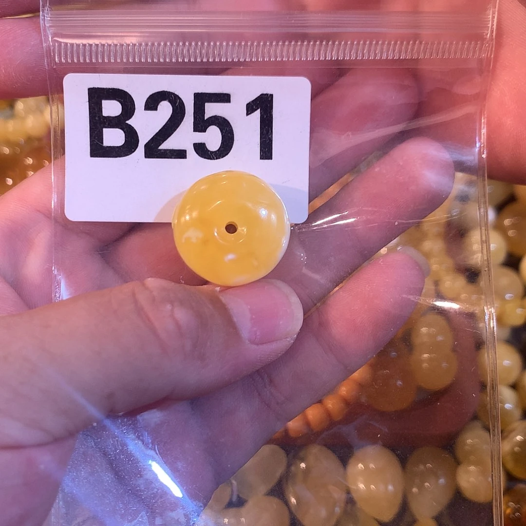 未镶嵌琥珀珠宝奇石