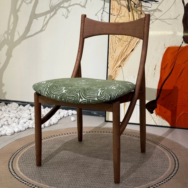 白蜡木新款猫耳餐椅家用小户型实木单人靠背椅中古设计师复古椅子