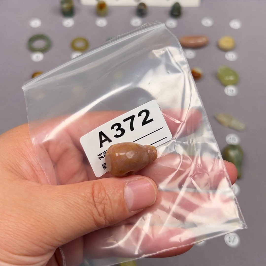 未镶嵌蛇纹石玉颈饰臘*粥微瑕不退不换