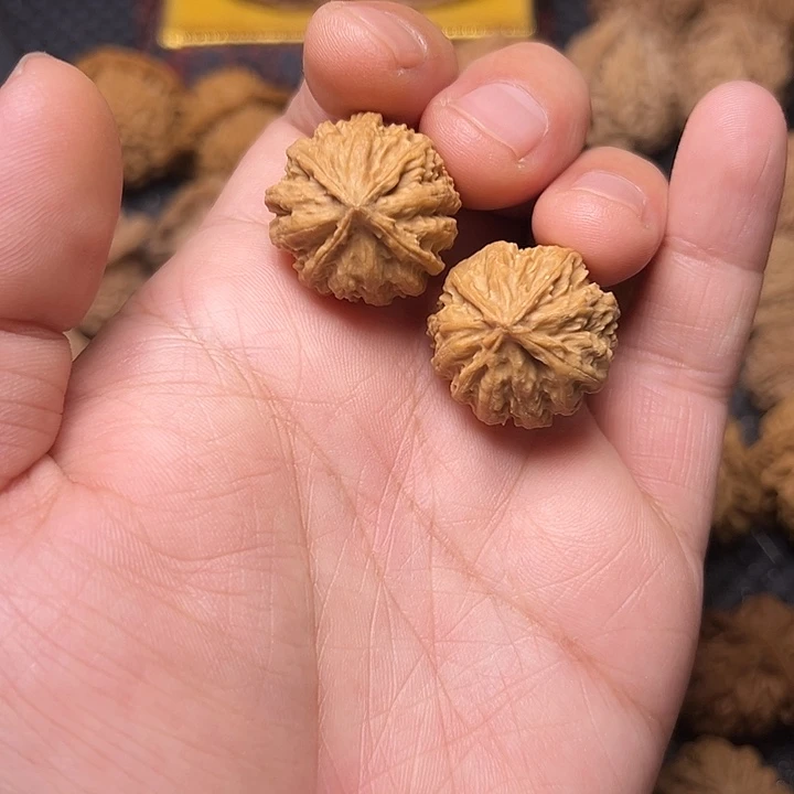 文玩核桃吊坠四棱