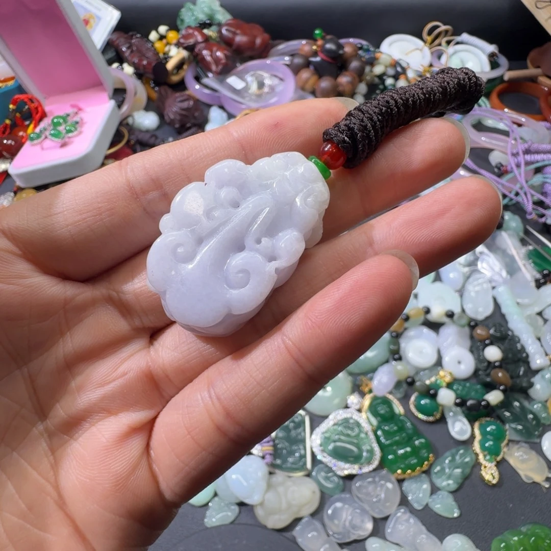 凉***°翡翠未镶嵌颈饰貔貅吊坠