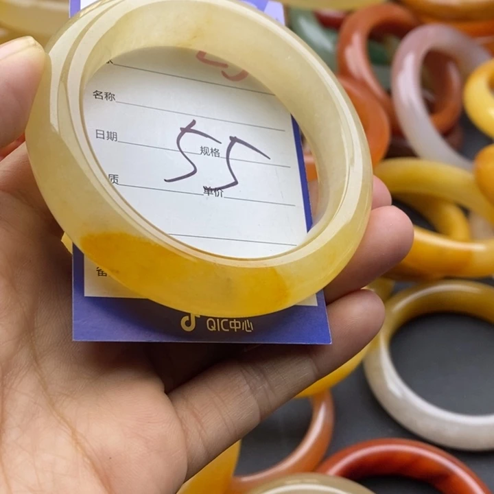 未镶嵌手镯石英质玉