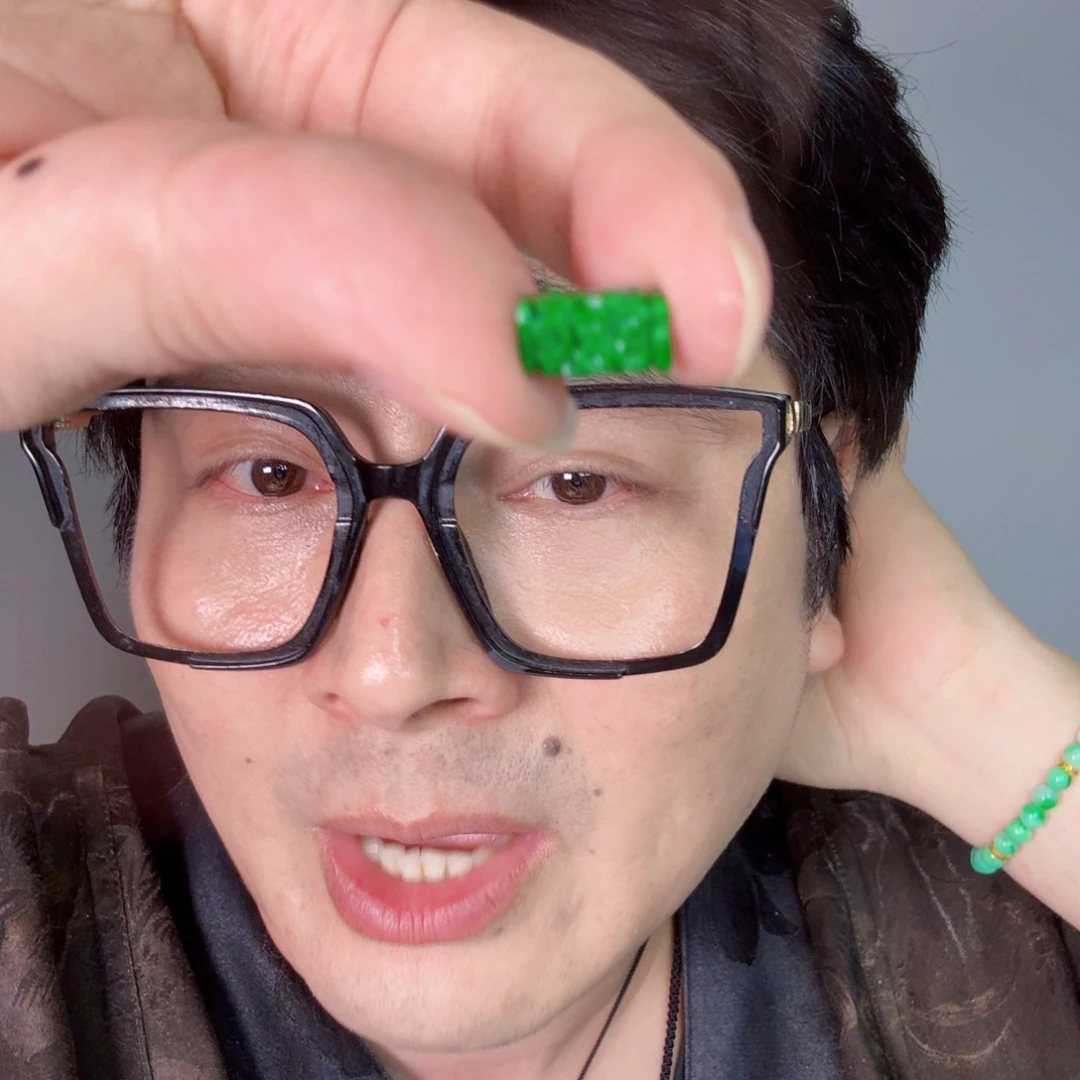 甜***酱颈饰未镶嵌翡翠一件