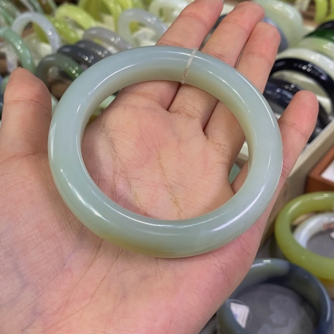 和田玉手镯未镶嵌?****且末高青白带糖57➕