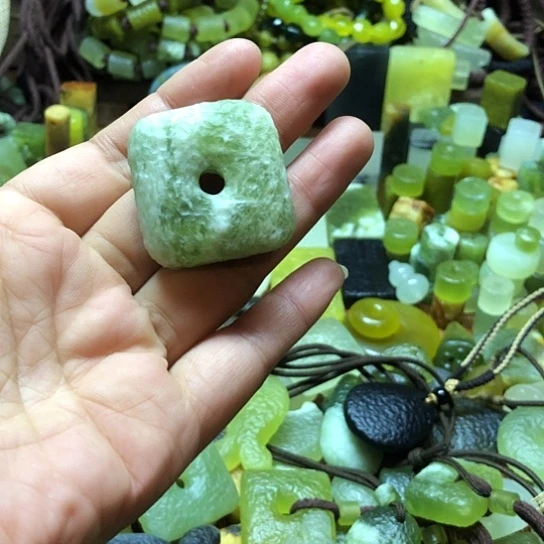 未镶嵌岫玉吊坠岫