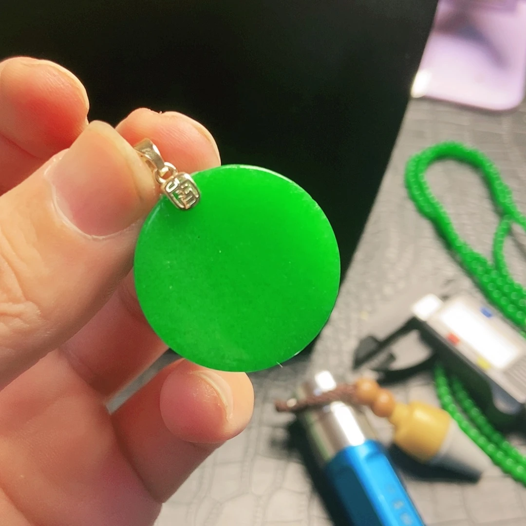 颈饰18K金镶嵌翡翠