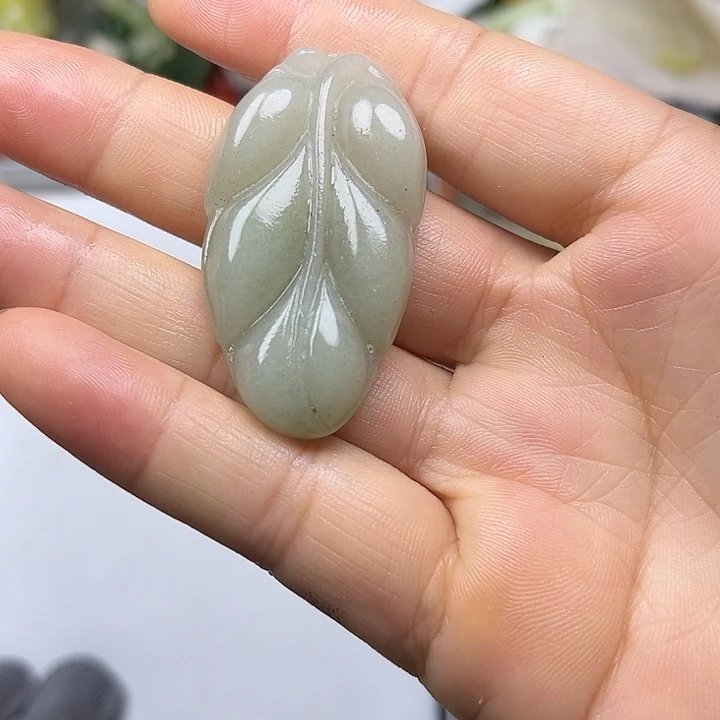 未镶嵌透闪石质玉珠宝奇石