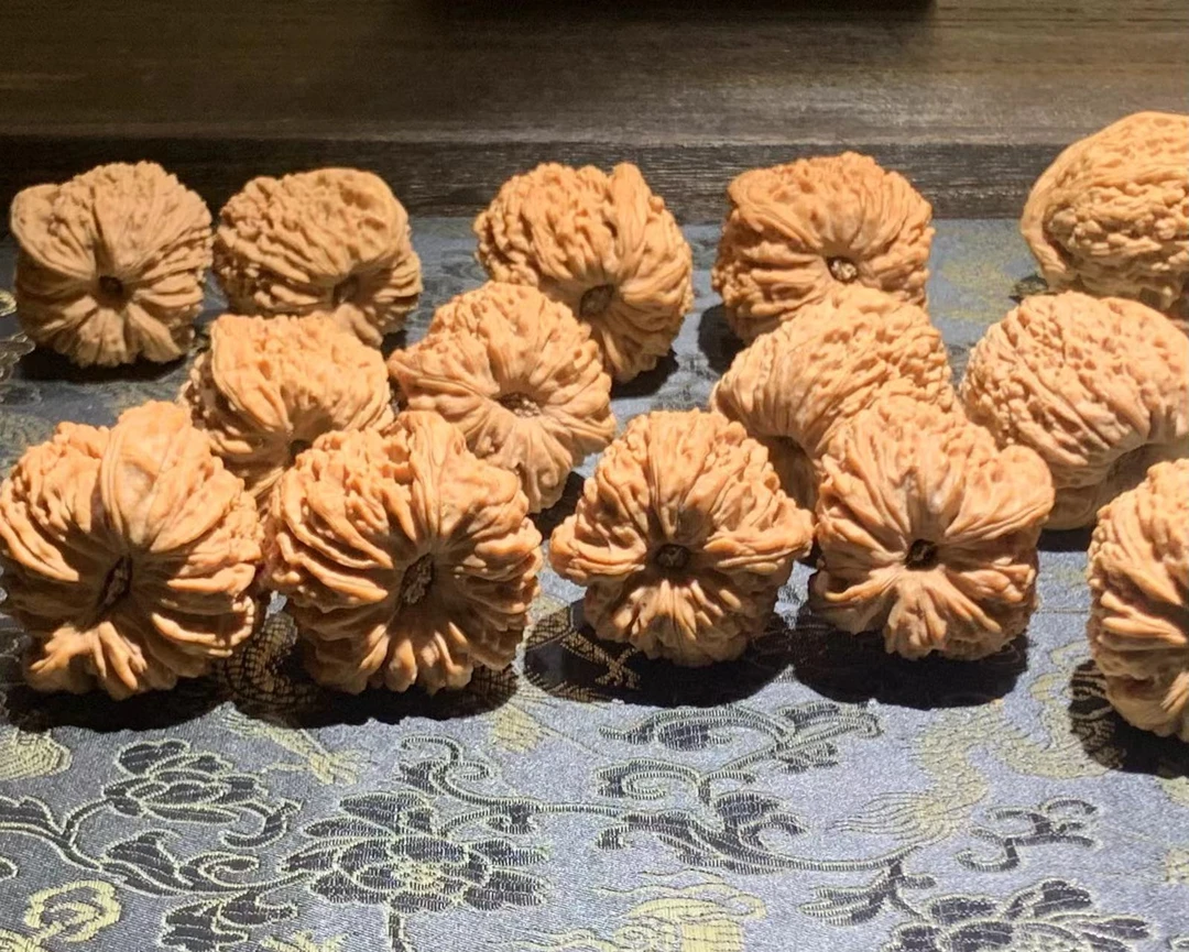 文玩核桃随机一对
