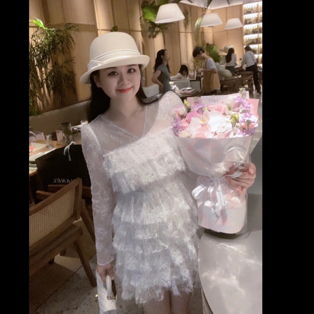 魅鹊 52318 秋季新款法式浪漫白色蕾丝蛋糕连衣裙