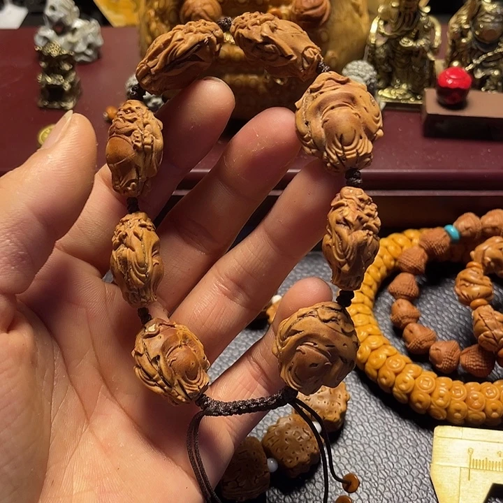 大桃核雕刻瑕疵钟馗