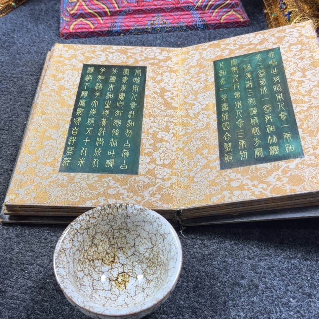 苏****瓷片精美手工制作瓷瓶