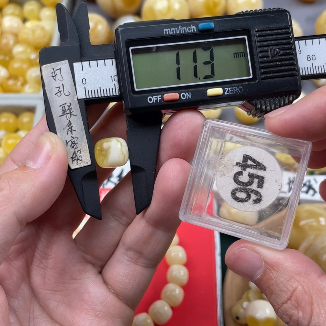 蜜蜡珠宝奇石未镶嵌