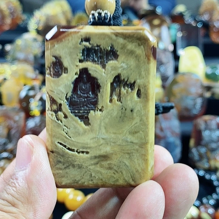 琥珀颈饰未镶嵌?**?一