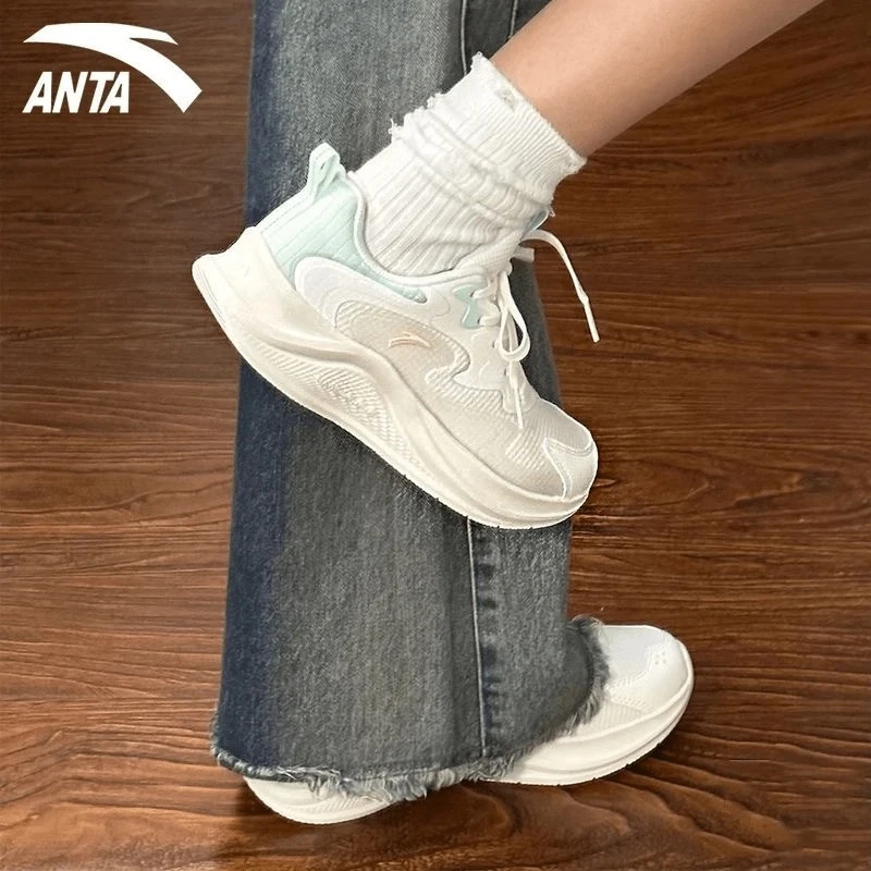 安踏休闲女鞋漫步跑步鞋官方正品2025学生网面透气软底轻便运动鞋